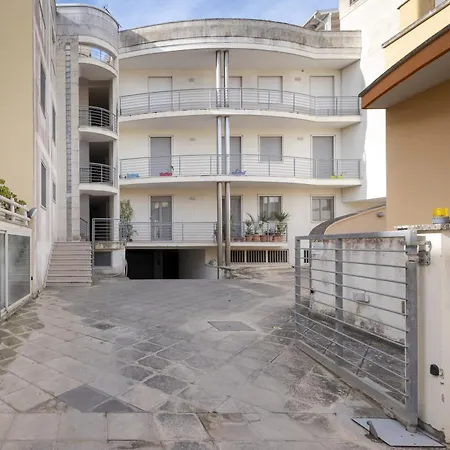 Evergreen House * Otrante